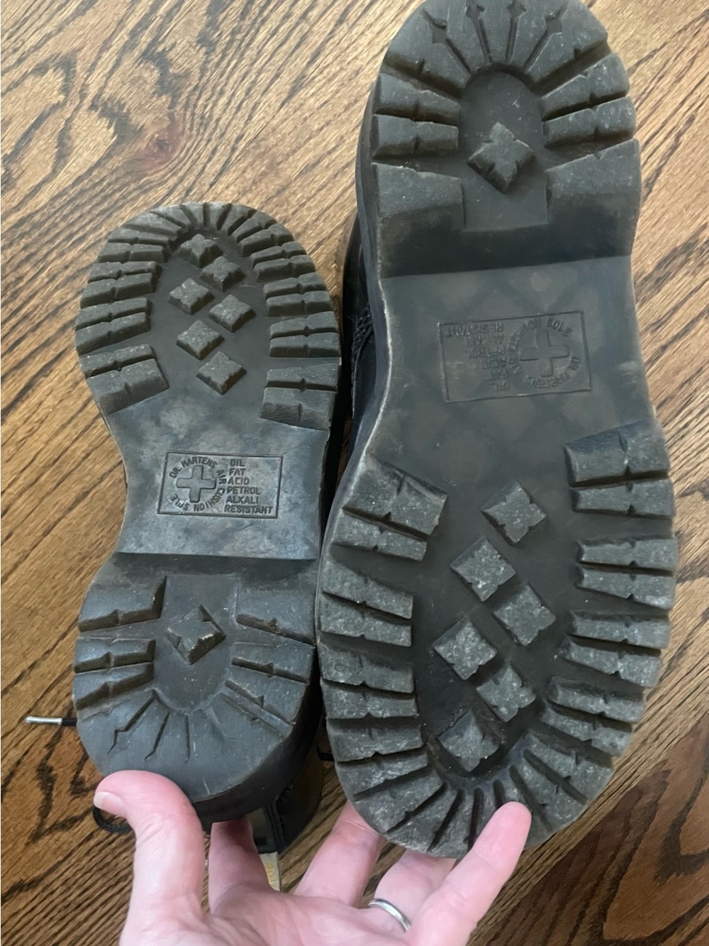 Dr Martens Vegan Sinclair boots - Picture 2 of 6